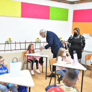 Честитка од градоначалникот Јаневски по повод Светскиот ден на детето