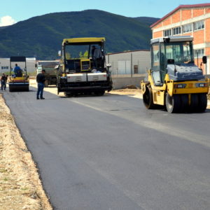 Се асфалтираат улици во индустриската зона Север