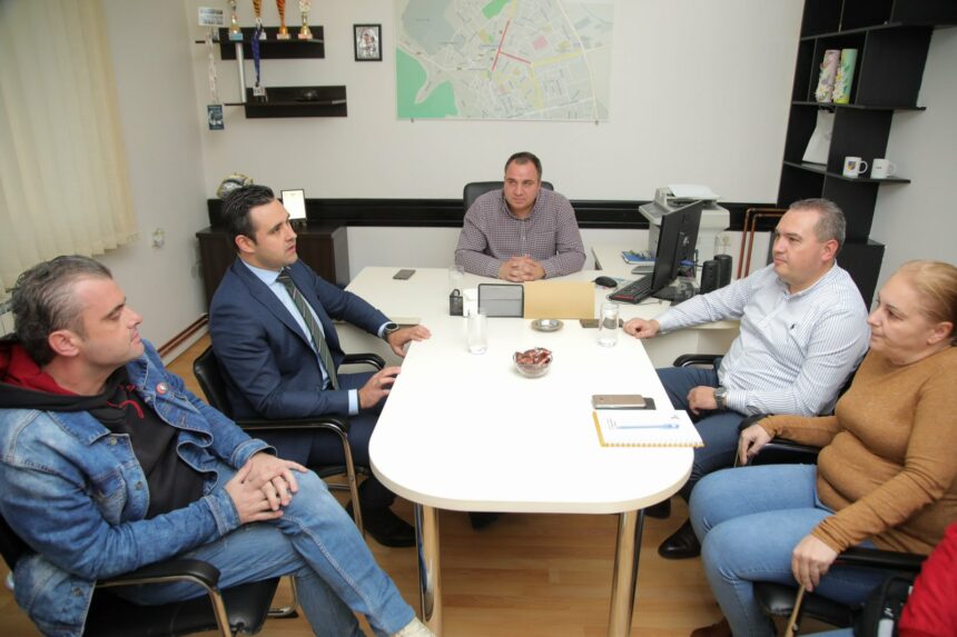 Работна средба на градоначалникот Костадин Костадинов со директорот на ЈП “Паркиралишта“ Г-дин Митко Бујуклиев