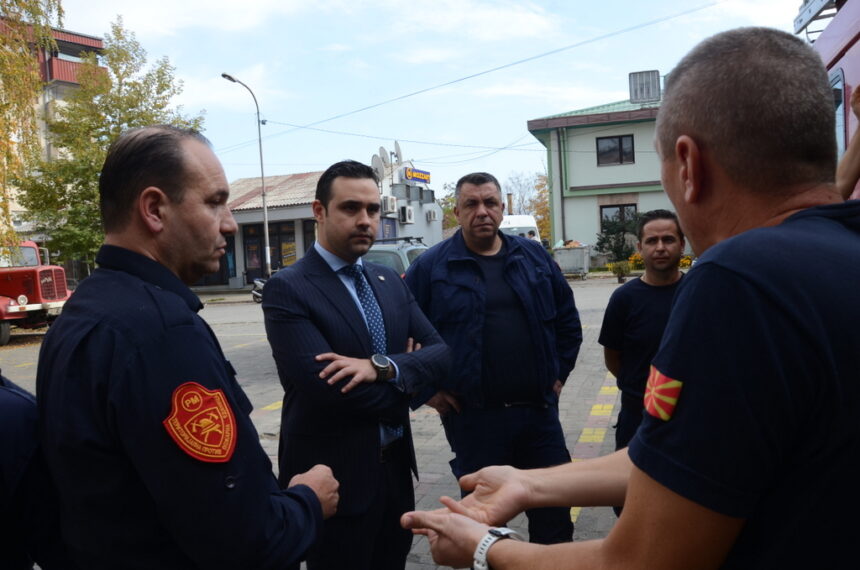 Градоначалникот Костадинов во работна посета на Противпожарната единица