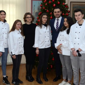 Градоначалникот Костадинов на средба со ученици од туристичко – угостителската струка