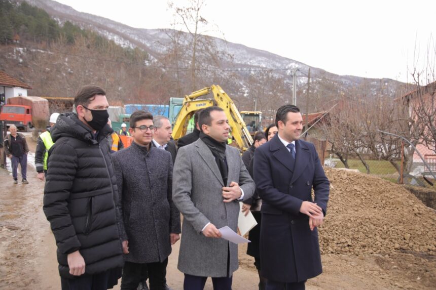 Градоначалникот Костадинов и министерот Бочварски во посета на Банско
