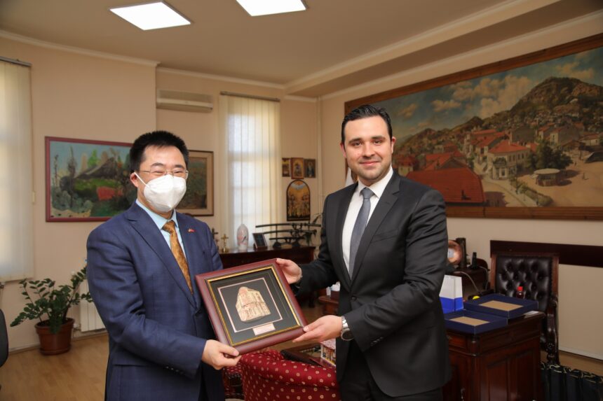 Градоначалникот Костадинов оствари средба со кинескиот амбасадор Ѕуо