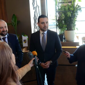 Градоначалникот Костадинов и вицепремиерот Битиќи на средба со бизнис секторот