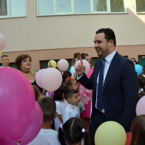 Градоначалникот Костадинов на учениците им ја честиташе новата учебна година