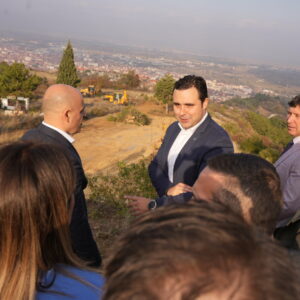Градоначалникот Костадинов и премиерот Ковачевски на увид во почетните активности на новата социјална населба