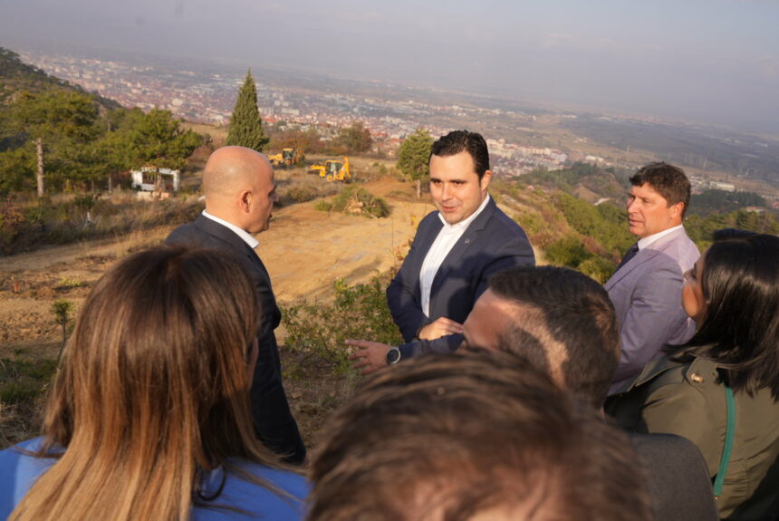 Градоначалникот Костадинов и премиерот Ковачевски на увид во почетните активности на новата социјална населба