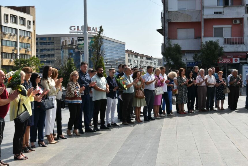 Пред споменикот на Гоце Делчев, денеска, општина Струмица со пригодна свеченост го одбележа 8 Септември – Денот на независноста на Македонија