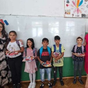 Општина Струмица обезбеди училишен прибор за учениците Роми