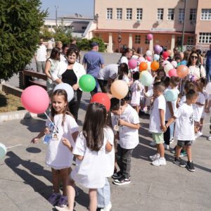 Новата учебна година во Струмица ја започнаа 451 ученик во прво одделение