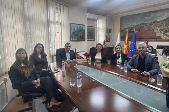 Градоначалникот Јанков оствари средба со „Родителски фронт“ за унапредување на семејните и... Градоначалникот Јанков оствари средба со „Родителски фронт“ за унапредување на семејните и...