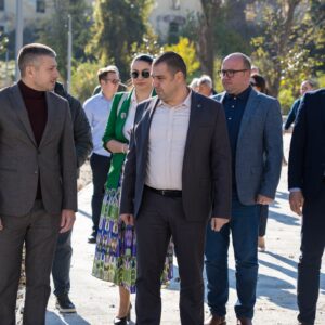 Градоначалникот Јанков и министерот Перински засадија дрвја најавувајќи ја следната фаза на новиот парк во Струмица