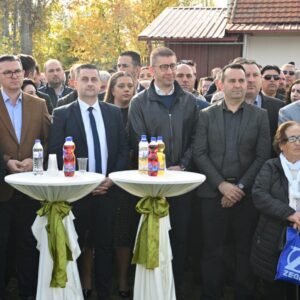 Градоначалникот на општина Струмица Петар Јанков на „Празијада“ во Градашорци