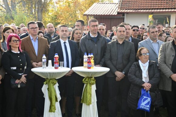 Градоначалникот на општина Струмица Петар Јанков на „Празијада“ во Градашорци Градоначалникот на општина Струмица Петар Јанков на „Празијада“ во Градашорци