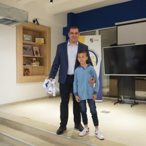 Ученици од ООУ „Сандо Масев“ во посета на општина Струмица и градоначалникот Петар Јанков