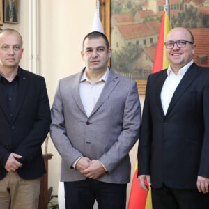 Градоначалникот на општина Струмица Петар Јанков ги назначи Синдраковски и Петровски за нови директори на „Комуналец“ и „Паркиралишта Струмица“