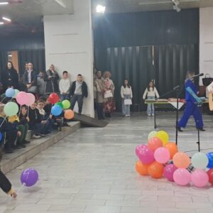 Струмичките ученици со силни пораки за поддршка и разбирање на лицата со попреченост Струмичките ученици со силни пораки за поддршка и разбирање на лицата со попреченост