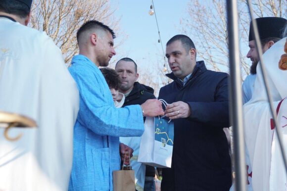 Богојавление – Водици свечено одбележано на базенот „Авариус“ во Струмица Богојавление – Водици свечено одбележано на базенот „Авариус“ во Струмица