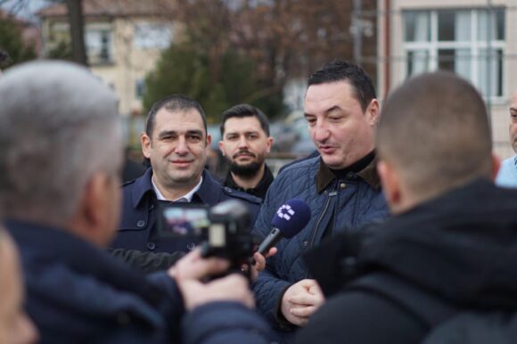 Отворен нов спортски комплекс во СОУ „Јане Сандански“ – инвестиција во младите... Отворен нов спортски комплекс во СОУ „Јане Сандански“ – инвестиција во младите...