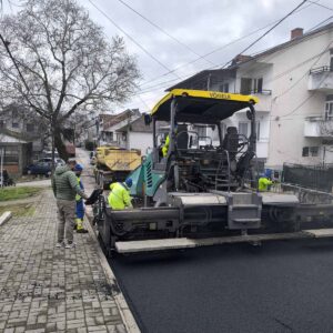 Втор слој асфалт на улицата „5-ти Ноември“ од Јаворот до црквата „Св. Кирил и Методиј“