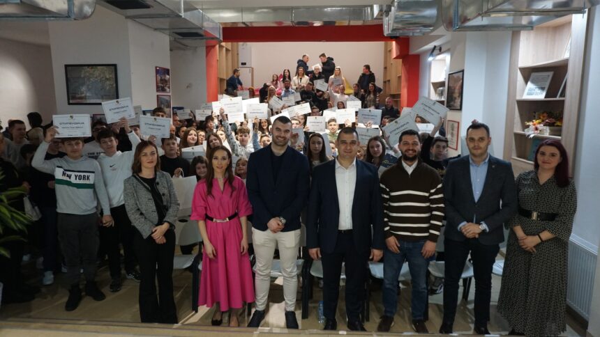 „Знаењето се вреднува, успехот се наградува“ – доделени стипендии за најуспешните ученици во Струмица „Знаењето се вреднува, успехот се наградува“ – доделени стипендии за најуспешните ученици во Струмица