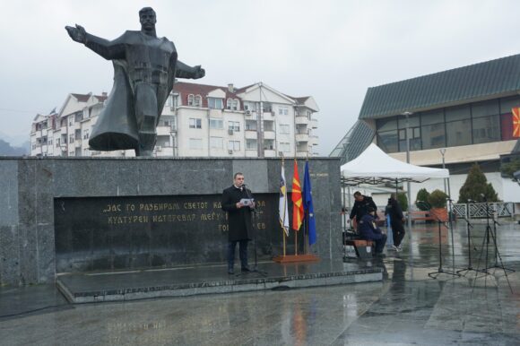 Струмица му оддаде почит на Гоце Делчев: Cвеченост пред неговиот споменик на...