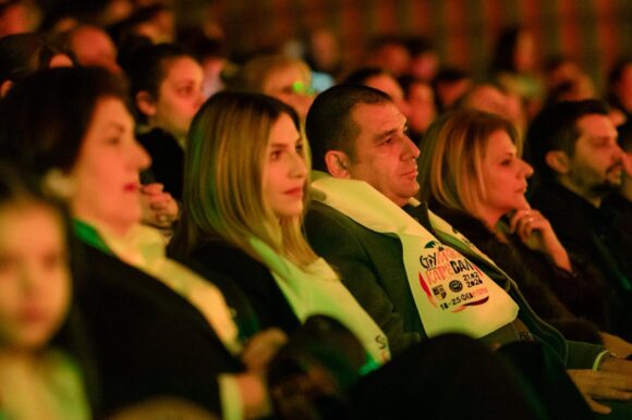 Карневалска магија на сцена: „Аладин и волшебната ламба“ го воодушеви Струмица Карневалска магија на сцена: „Аладин и волшебната ламба“ го воодушеви Струмица