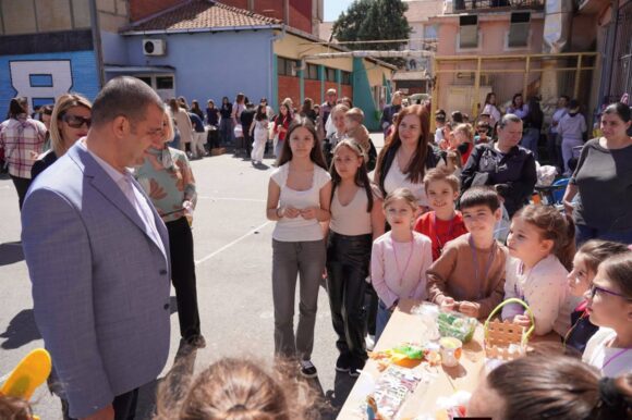 Велигденски базар во ООУ „Видое Подгорец“ ја обедини заедницата