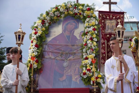 Традиционалната Литија со иконата „Пресвета Богородица Брзопослушница“ обедини бројни верници